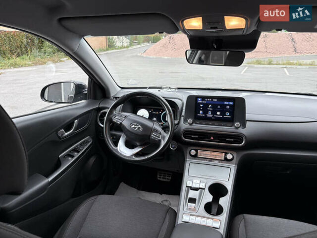 Черный Хендай Kona Electric, объемом двигателя 0 л и пробегом 30 тыс. км за 17200 $, фото 44 на Automoto.ua