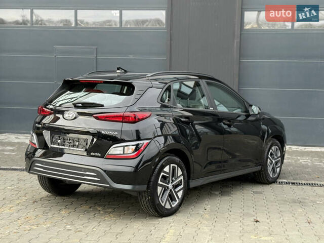 Черный Хендай Kona Electric, объемом двигателя 0 л и пробегом 37 тыс. км за 16900 $, фото 3 на Automoto.ua