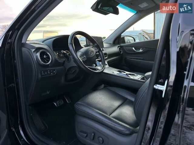 Черный Хендай Kona Electric, объемом двигателя 0 л и пробегом 80 тыс. км за 23100 $, фото 46 на Automoto.ua