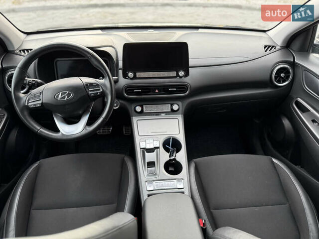 Черный Хендай Kona Electric, объемом двигателя 0 л и пробегом 43 тыс. км за 17300 $, фото 6 на Automoto.ua