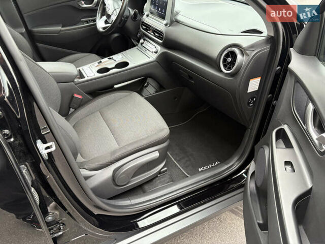 Черный Хендай Kona Electric, объемом двигателя 0 л и пробегом 30 тыс. км за 17200 $, фото 31 на Automoto.ua