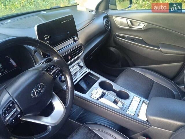 Чорний Хендай Kona Electric, об'ємом двигуна 0 л та пробігом 97 тис. км за 18190 $, фото 64 на Automoto.ua