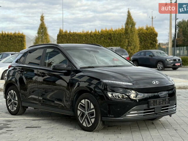 Черный Хендай Kona Electric, объемом двигателя 0 л и пробегом 43 тыс. км за 17300 $, фото 2 на Automoto.ua