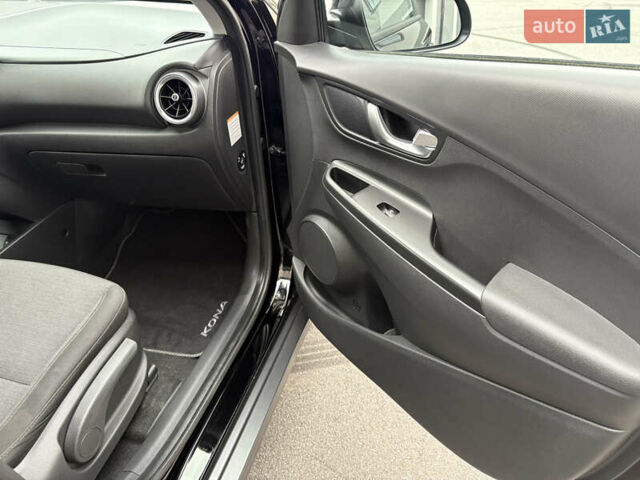 Черный Хендай Kona Electric, объемом двигателя 0 л и пробегом 30 тыс. км за 17200 $, фото 35 на Automoto.ua