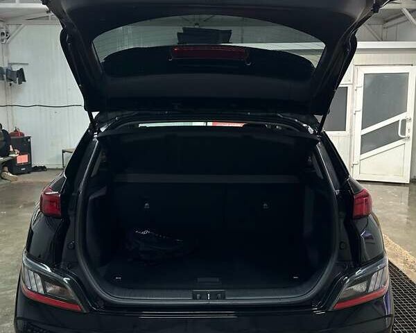 Черный Хендай Kona Electric, объемом двигателя 0 л и пробегом 80 тыс. км за 23100 $, фото 88 на Automoto.ua