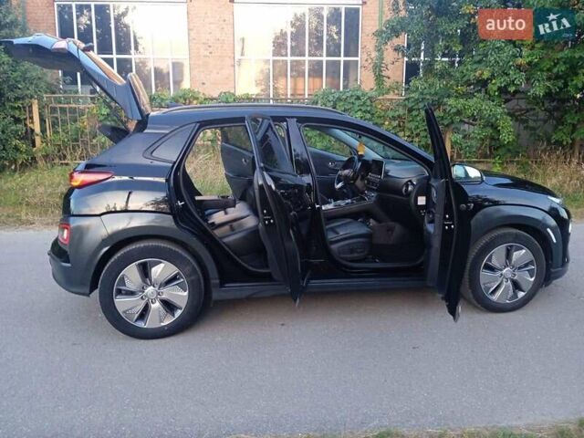 Чорний Хендай Kona Electric, об'ємом двигуна 0 л та пробігом 97 тис. км за 18190 $, фото 39 на Automoto.ua