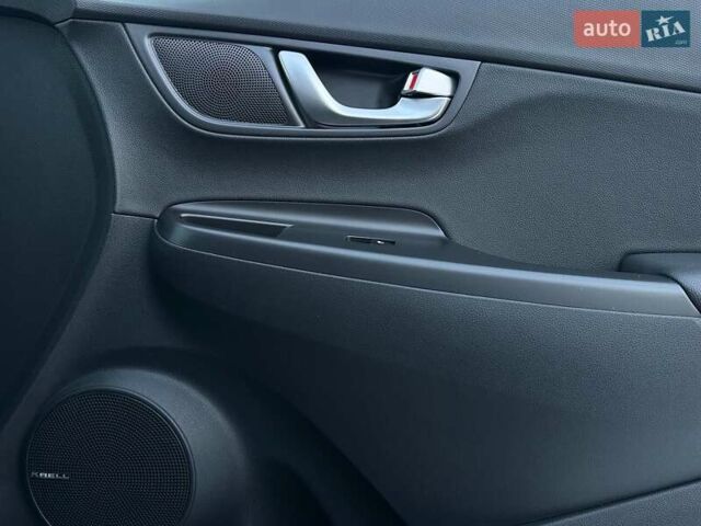 Черный Хендай Kona Electric, объемом двигателя 0 л и пробегом 80 тыс. км за 23100 $, фото 96 на Automoto.ua