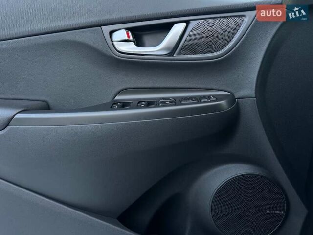 Черный Хендай Kona Electric, объемом двигателя 0 л и пробегом 80 тыс. км за 23100 $, фото 6 на Automoto.ua