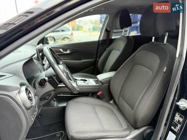 Черный Хендай Kona Electric, объемом двигателя 0 л и пробегом 96 тыс. км за 20300 $, фото 7 на Automoto.ua