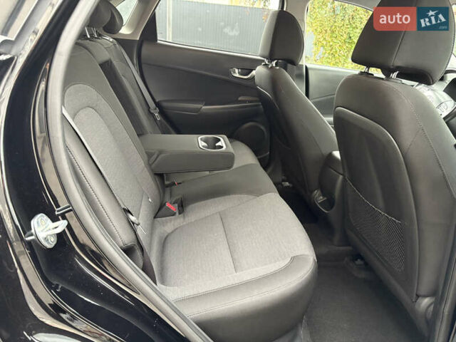 Черный Хендай Kona Electric, объемом двигателя 0 л и пробегом 30 тыс. км за 17200 $, фото 39 на Automoto.ua