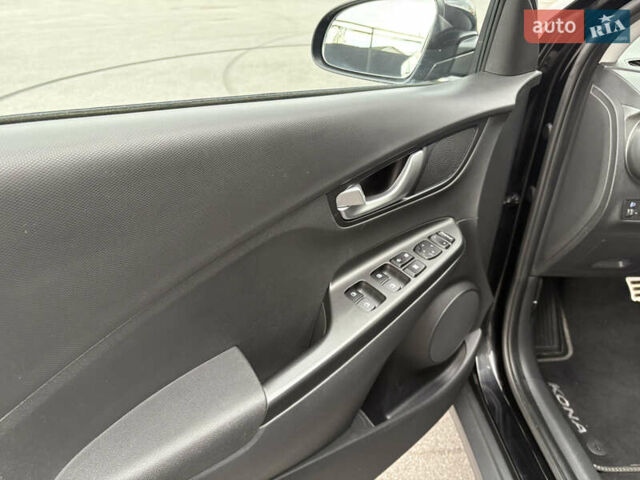 Черный Хендай Kona Electric, объемом двигателя 0 л и пробегом 30 тыс. км за 17200 $, фото 16 на Automoto.ua