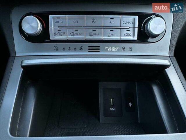 Черный Хендай Kona Electric, объемом двигателя 0 л и пробегом 80 тыс. км за 23100 $, фото 18 на Automoto.ua