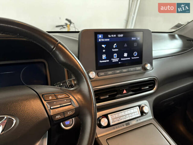 Черный Хендай Kona Electric, объемом двигателя 0 л и пробегом 30 тыс. км за 17200 $, фото 71 на Automoto.ua