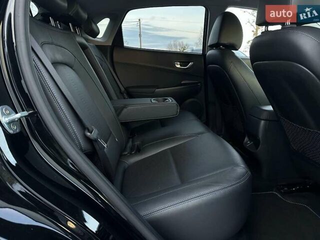 Черный Хендай Kona Electric, объемом двигателя 0 л и пробегом 80 тыс. км за 23100 $, фото 92 на Automoto.ua