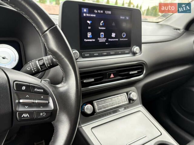 Черный Хендай Kona Electric, объемом двигателя 0 л и пробегом 30 тыс. км за 17200 $, фото 67 на Automoto.ua