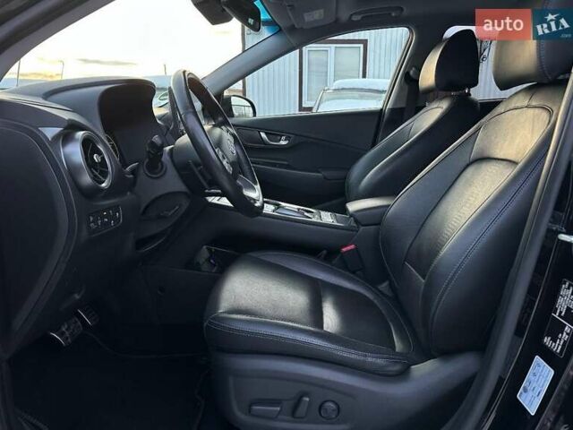 Черный Хендай Kona Electric, объемом двигателя 0 л и пробегом 80 тыс. км за 23100 $, фото 45 на Automoto.ua