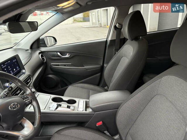 Черный Хендай Kona Electric, объемом двигателя 0 л и пробегом 30 тыс. км за 17200 $, фото 26 на Automoto.ua