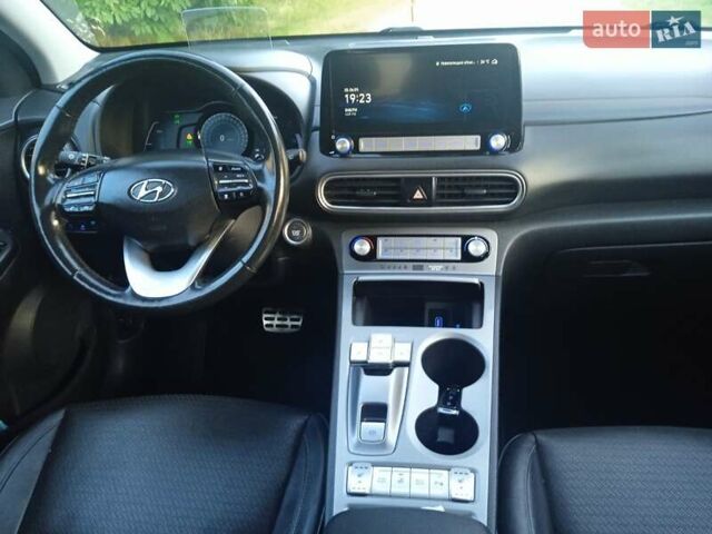 Чорний Хендай Kona Electric, об'ємом двигуна 0 л та пробігом 97 тис. км за 18190 $, фото 63 на Automoto.ua