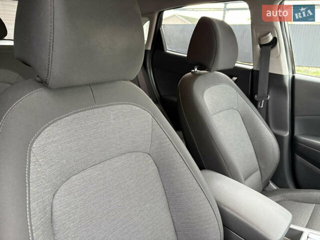 Черный Хендай Kona Electric, объемом двигателя 0 л и пробегом 30 тыс. км за 17200 $, фото 37 на Automoto.ua