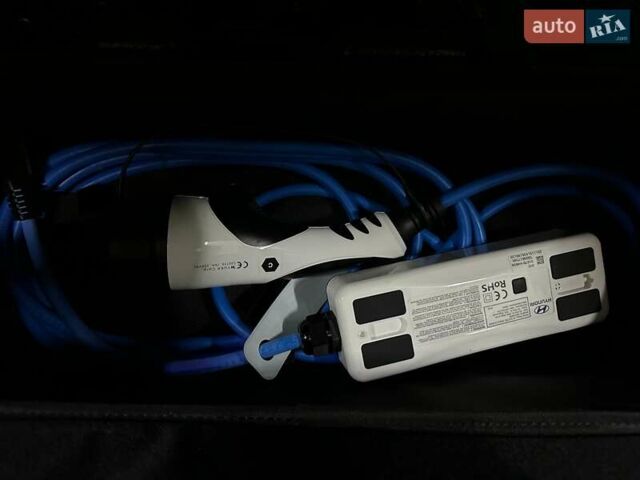 Черный Хендай Kona Electric, объемом двигателя 0 л и пробегом 80 тыс. км за 23100 $, фото 90 на Automoto.ua