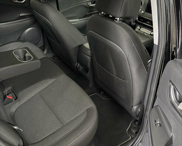 Черный Хендай Kona Electric, объемом двигателя 0 л и пробегом 30 тыс. км за 17200 $, фото 42 на Automoto.ua