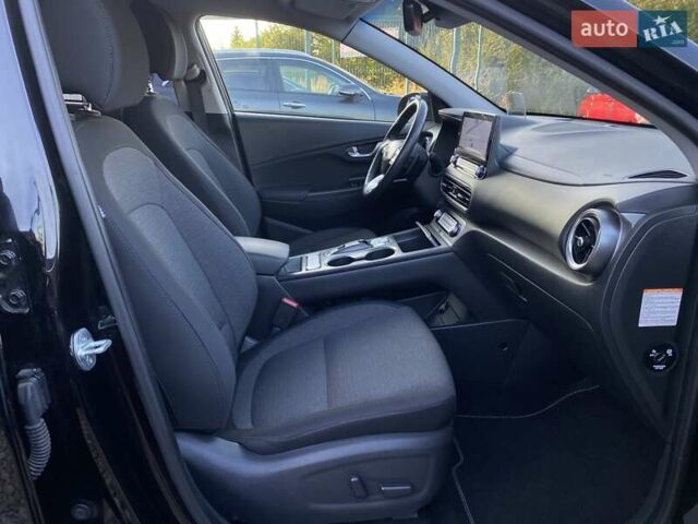 Чорний Хендай Kona Electric, об'ємом двигуна 0 л та пробігом 128 тис. км за 20000 $, фото 78 на Automoto.ua