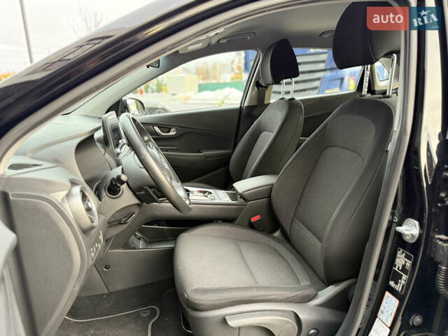 Черный Хендай Kona Electric, объемом двигателя 0 л и пробегом 37 тыс. км за 16900 $, фото 7 на Automoto.ua