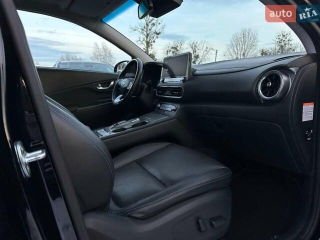 Черный Хендай Kona Electric, объемом двигателя 0 л и пробегом 80 тыс. км за 23100 $, фото 93 на Automoto.ua