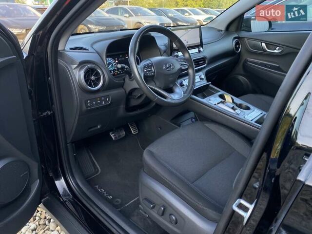 Чорний Хендай Kona Electric, об'ємом двигуна 0 л та пробігом 128 тис. км за 20000 $, фото 1 на Automoto.ua