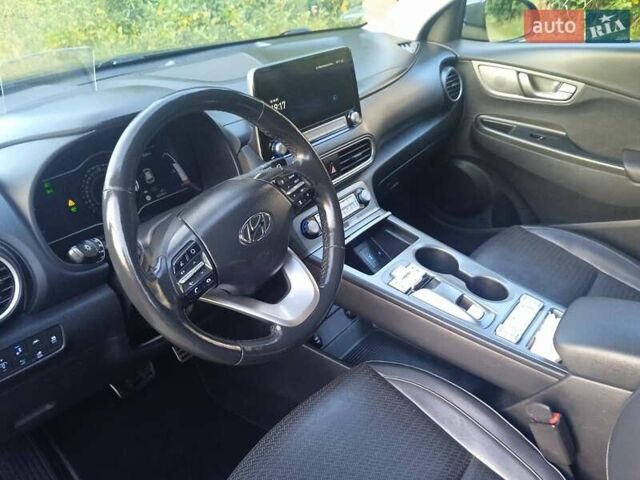 Чорний Хендай Kona Electric, об'ємом двигуна 0 л та пробігом 97 тис. км за 18190 $, фото 73 на Automoto.ua