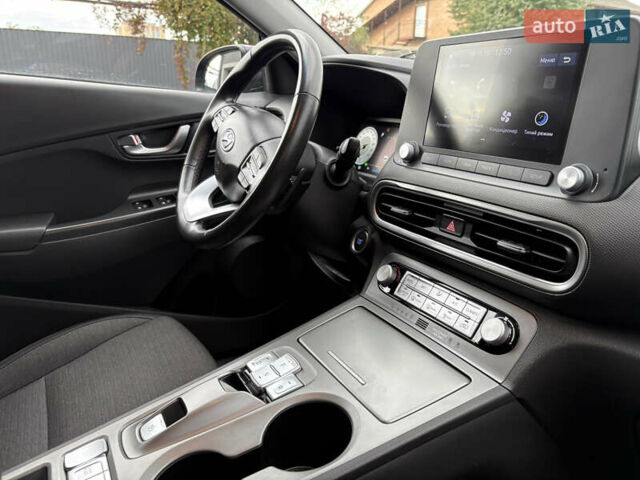 Черный Хендай Kona Electric, объемом двигателя 0 л и пробегом 30 тыс. км за 17200 $, фото 36 на Automoto.ua