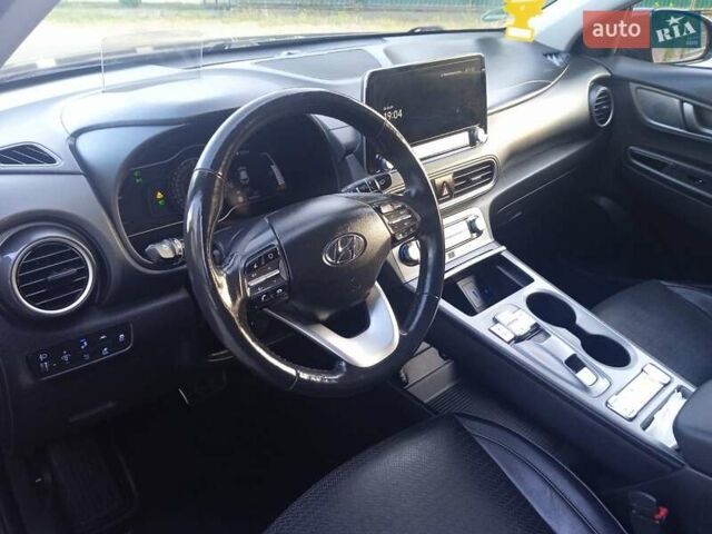 Чорний Хендай Kona Electric, об'ємом двигуна 0 л та пробігом 97 тис. км за 18190 $, фото 52 на Automoto.ua