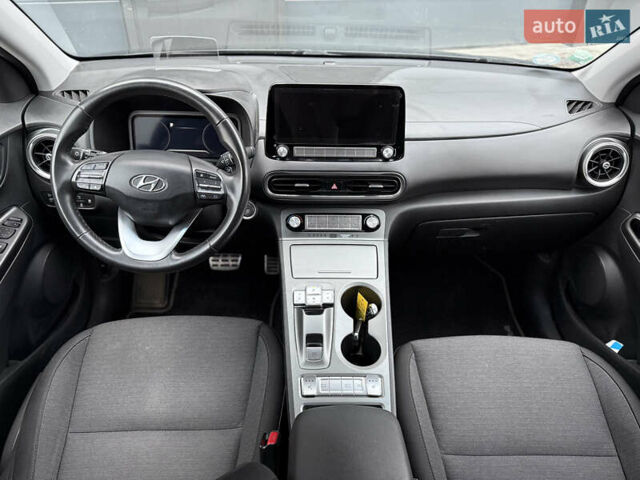 Черный Хендай Kona Electric, объемом двигателя 0 л и пробегом 96 тыс. км за 20300 $, фото 6 на Automoto.ua