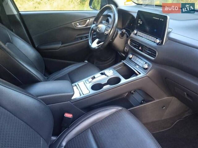 Чорний Хендай Kona Electric, об'ємом двигуна 0 л та пробігом 97 тис. км за 18190 $, фото 65 на Automoto.ua