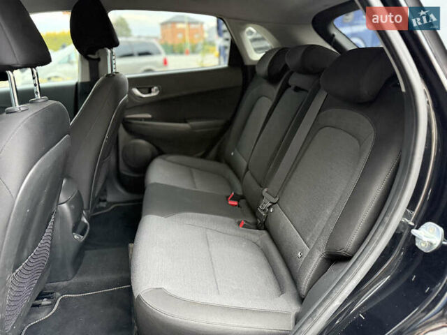 Черный Хендай Kona Electric, объемом двигателя 0 л и пробегом 96 тыс. км за 20300 $, фото 8 на Automoto.ua