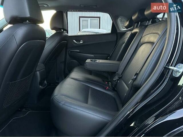 Черный Хендай Kona Electric, объемом двигателя 0 л и пробегом 80 тыс. км за 23100 $, фото 83 на Automoto.ua