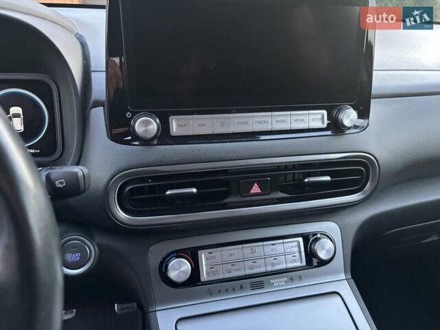 Чорний Хендай Kona Electric, об'ємом двигуна 0 л та пробігом 40 тис. км за 17900 $, фото 27 на Automoto.ua