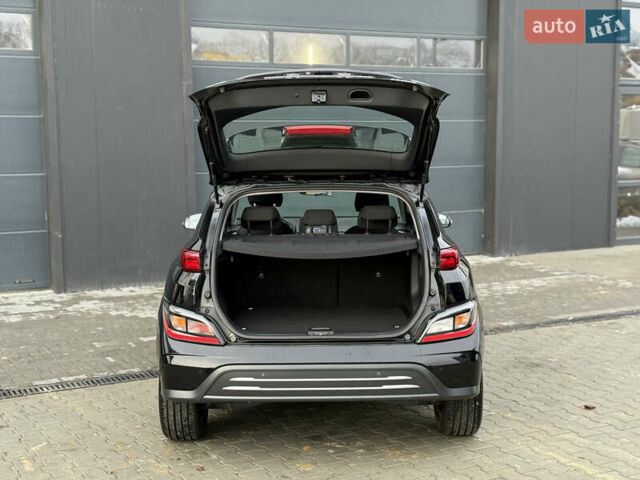 Черный Хендай Kona Electric, объемом двигателя 0 л и пробегом 37 тыс. км за 16900 $, фото 9 на Automoto.ua