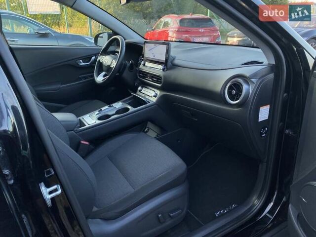 Чорний Хендай Kona Electric, об'ємом двигуна 0 л та пробігом 128 тис. км за 20000 $, фото 77 на Automoto.ua