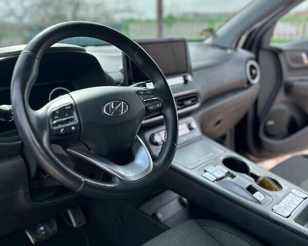 Черный Хендай Kona Electric, объемом двигателя 0 л и пробегом 55 тыс. км за 19900 $, фото 4 на Automoto.ua