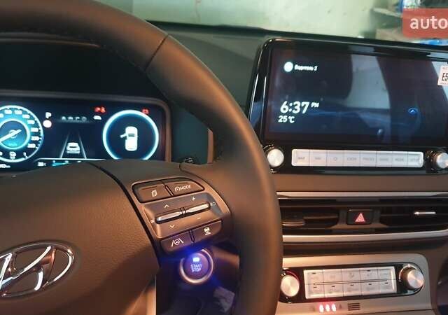 Черный Хендай Kona Electric, объемом двигателя 0 л и пробегом 1 тыс. км за 30215 $, фото 8 на Automoto.ua