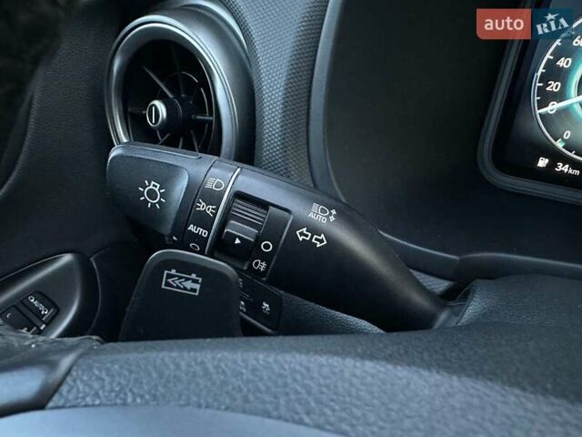 Черный Хендай Kona Electric, объемом двигателя 0 л и пробегом 80 тыс. км за 23100 $, фото 54 на Automoto.ua