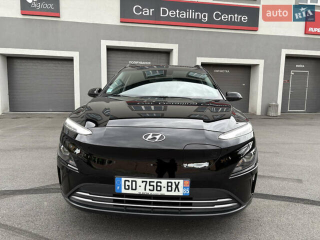 Черный Хендай Kona Electric, объемом двигателя 0 л и пробегом 30 тыс. км за 17200 $, фото 3 на Automoto.ua