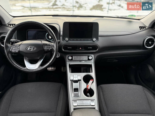 Черный Хендай Kona Electric, объемом двигателя 0 л и пробегом 37 тыс. км за 16900 $, фото 6 на Automoto.ua