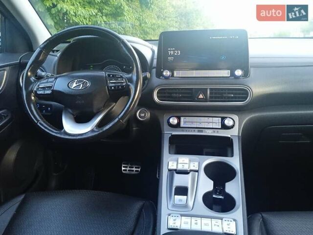 Чорний Хендай Kona Electric, об'ємом двигуна 0 л та пробігом 97 тис. км за 18190 $, фото 69 на Automoto.ua