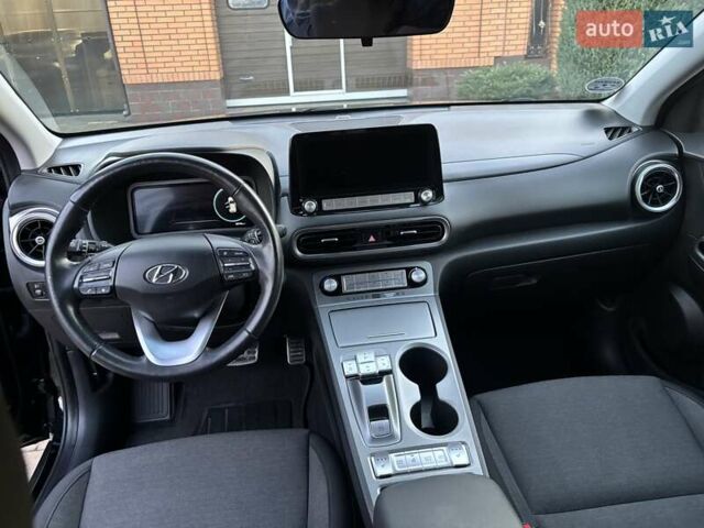 Чорний Хендай Kona Electric, об'ємом двигуна 0 л та пробігом 40 тис. км за 17900 $, фото 20 на Automoto.ua