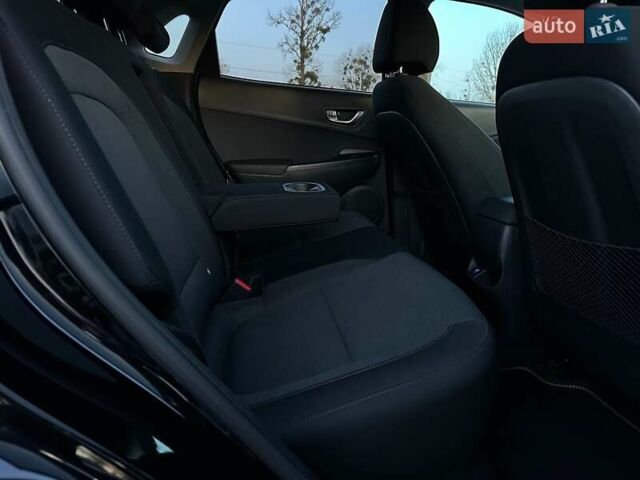 Черный Хендай Kona Electric, объемом двигателя 0 л и пробегом 86 тыс. км за 21500 $, фото 83 на Automoto.ua