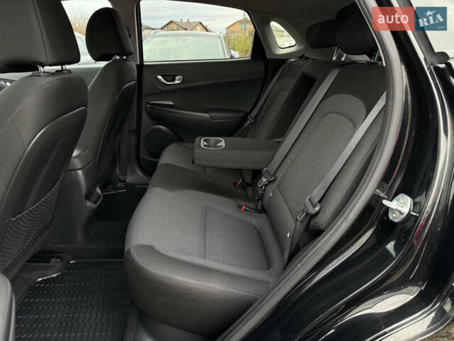 Черный Хендай Kona Electric, объемом двигателя 0 л и пробегом 83 тыс. км за 20700 $, фото 77 на Automoto.ua