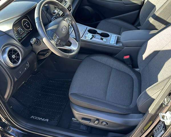 Чорний Хендай Kona Electric, об'ємом двигуна 0 л та пробігом 65 тис. км за 19500 $, фото 19 на Automoto.ua