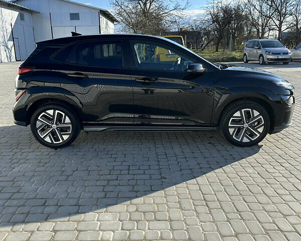 Чорний Хендай Kona Electric, об'ємом двигуна 0 л та пробігом 65 тис. км за 19500 $, фото 5 на Automoto.ua